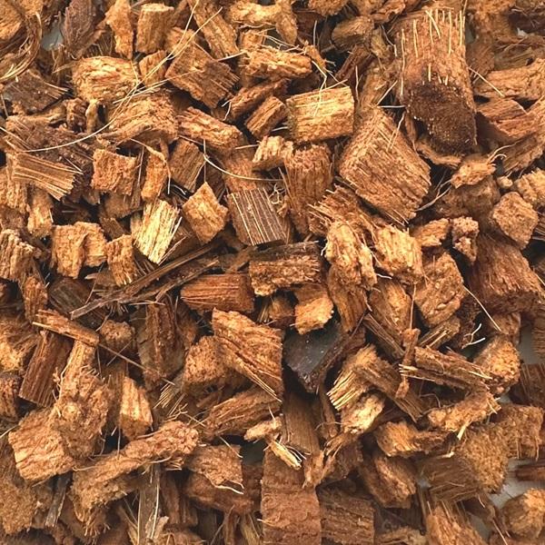 　　スリランカ産ハスクチップ3S●ヤシの実の殻をサイコロ状にカットした天然有機素材です。　栽培養土に混ぜ込む他、シクラメンなどの給水栽培、薔薇やカーネーションなどの　培養土用マルチング材としてもお使い頂けます。アク抜き、除塩処理済みの商品に...