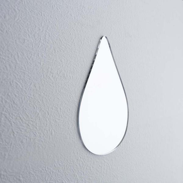 【デザインミラー 雫】貼っても置いてもお洒落なデザインミラー軽くて割れにくいアクリルミラー製・ウォールデコレーション→両面テープで貼るだけ。お部屋を広く明るく見せる効果もあります。・小物ディスプレイ→アクセサリーなどを乗せて空間演出。〜ma...