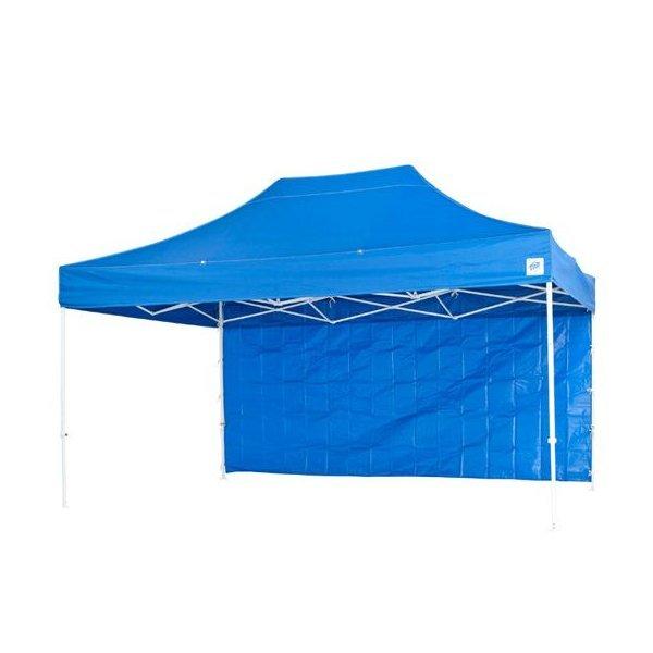 薄い生地を使用しコストを抑えた横幕。ブルーシートのような手軽で扱いやすい質感です。