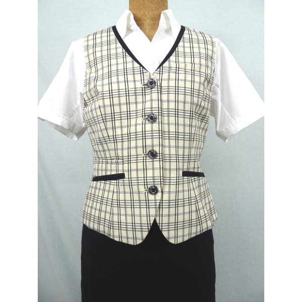 ●メーカー：FOLK●品番：FV36176-10●商品名：事務服ベスト●カラー：ベージュ×ブラック●サイズ：・7号(着丈:49.5 肩幅:32 胸囲:85)●素材：・ポリエステル71% 毛29%・トラッドチェック●仕様：・胸ポケット下に名札...