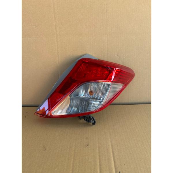 トヨタ ヴィッツ F 前期 (NSP130) 純正 右 テールランプ LED テール