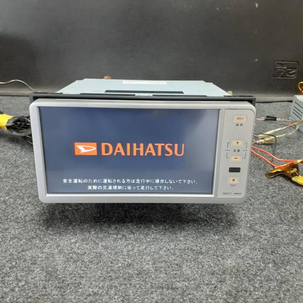 ダイハツ 純正 ナビ NSCT-W60 TV CD 地図データ 2010年 メモリーナビ カーナビ b88497-gyr80