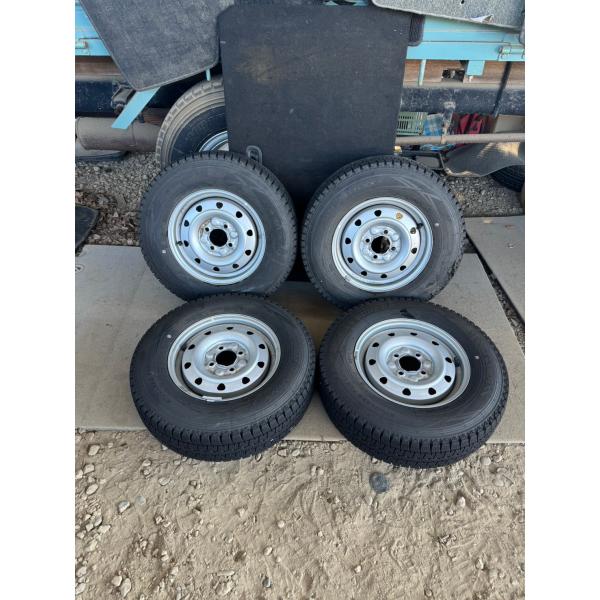 日産 ADバン (VY12) 社外 鉄ホイール 165R13LT 6PR 2022年製 冬タイヤ DUNLOP 4本 タイヤ付き b9896-gyr