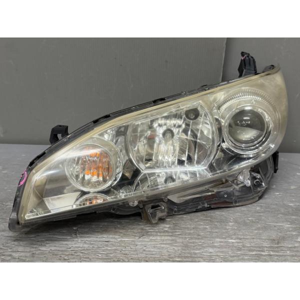 トヨタ（TOYOTA） ウィッシュ 18X 前期 (ZGE20) 純正 左 ヘッドライト 