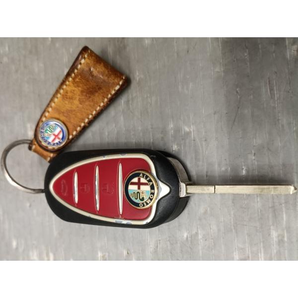 アルファロメオ ミト Alfa Romeo Mito イタリア車 イタ車 スマートキー キー キーレス 3ボタン キーホルダー 鍵 カギ p063141