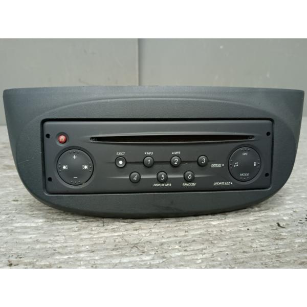 ルノー トゥインゴ(ND4F ND) 純正 オーディオデッキ 8200 882 966 動作保証 破損無 カーオーディオ フランス車 p065516