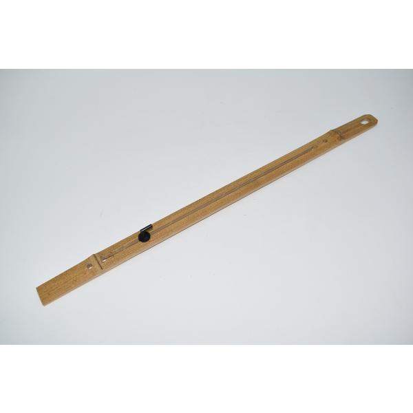 掛け軸　ゴマ竹 自在 竹製 (4)  04-9402  46.8×2.2cm 高さ2.3cm 穴（1.6×0.9cm）上から穴まで1cm 汚れ。サビ、擦れはありますが、本体はしっかりしています、お稽古にお使いになるには差し支えありません。