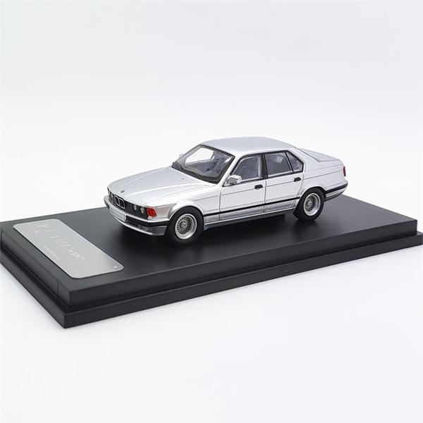 1/64 DCM BMW E32 7-Series セダン シルバー 7シリーズ ディスプレイ