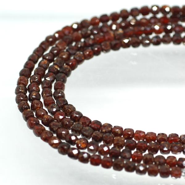 ガーネット　一連ビーズ　3mm×3mm×3mm