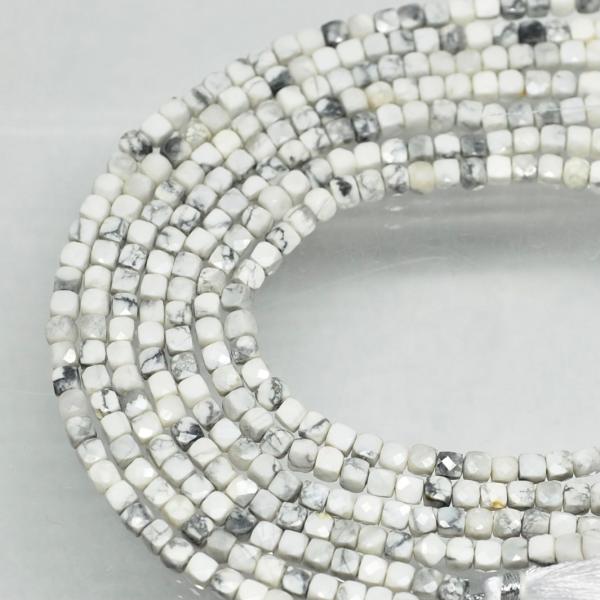 ハウライト　スクエアカット　ビーズ　3mm×3mm×3mm