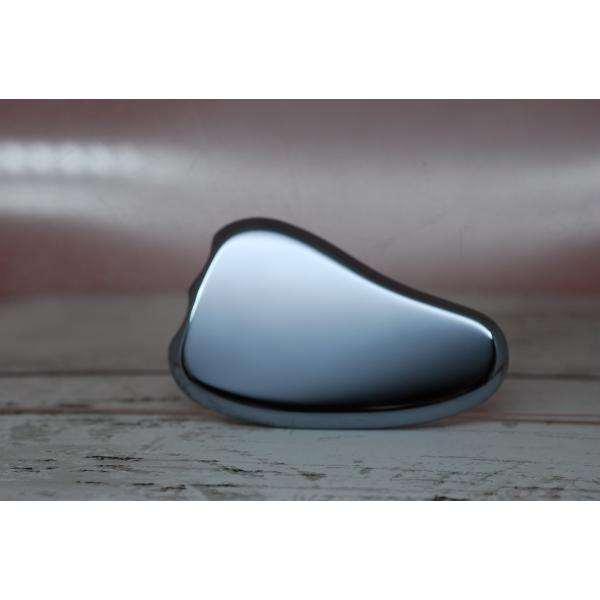 テラヘルツかっさプレート羽型■サイズ約80mm×約45mm■厚さ　約7mm■重さ　約48g（サイズ、重さは目安になります。）■備考表面に擦り傷、へこみ傷、加工した際にできた水跡のような模様がある場合がございます。予めご了承ください。■テラヘ...