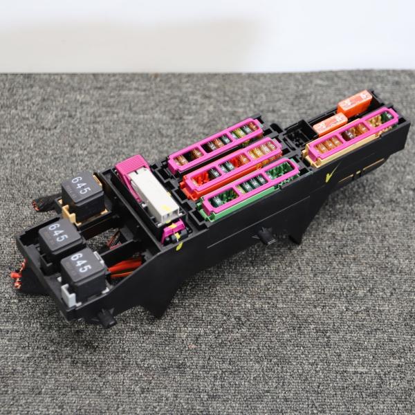 [A-30]アウディ A7 4G Sライン ヒューズボックス 4G0971845A 中古 検:A6 4GCGWC