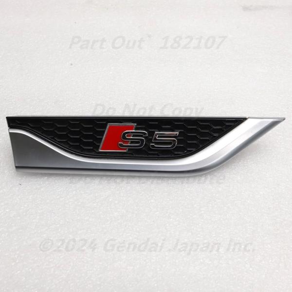 [A-45] アウディ S5 F5 右 フェンダー エンブレム トリム 8W6853602C A5 AUDI 中古