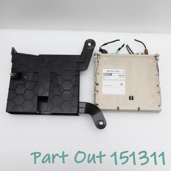 [W-1]ベントレー ベンテイガ W12 TVチューナー テレビチューナー 8V0919129D カイエン Q7 Q8 ウルス 中古