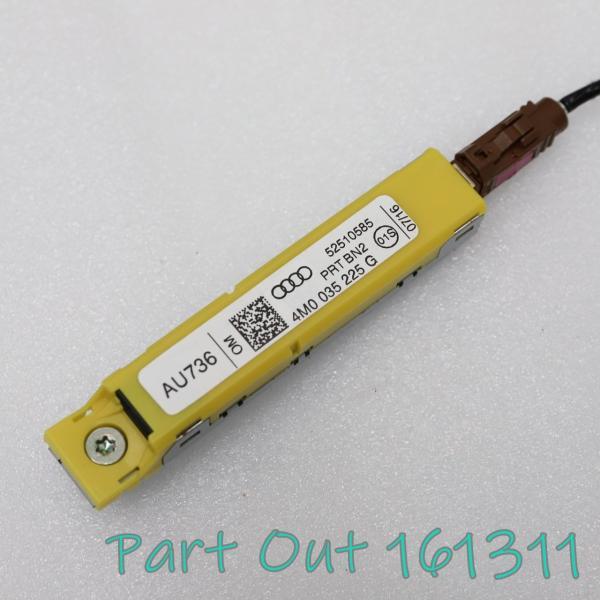 [W-1]ベントレー ベンテイガ W12 アンテナブースター 4M0035225G カイエン Q7 Q8 ウルス 中古