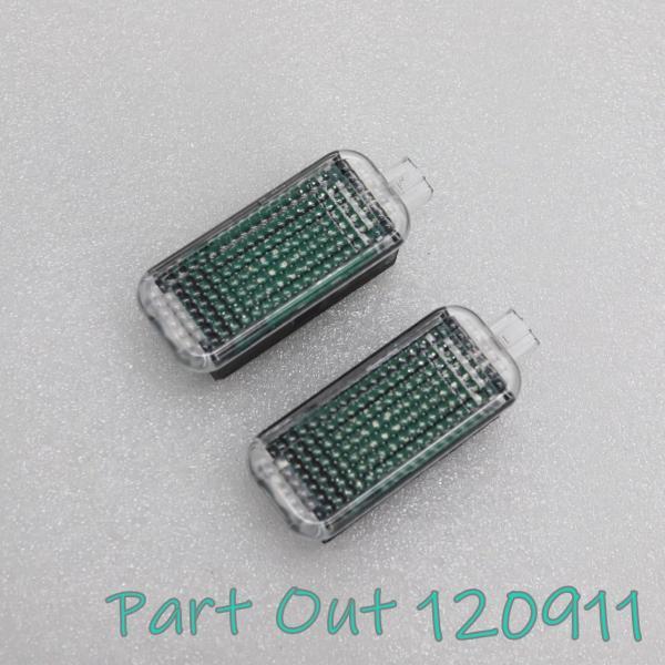 [W-1]ベントレー ベンテイガ W12 LED フットランプ ルームランプ 3W8947409 カイエン Q7 Q8 ウルス 中古