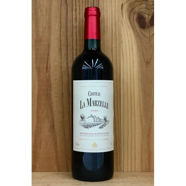 カシスやブラックベリーのニュアンス。豊かな果実味とスムーズな口当たりで、タンニンはマイルドな味わい。キレイな酸と底にチョコなどの甘さも感じられ、アフターも長く楽しめます。◆ボルドー/AOCボルドー・シュペリュール　◆ぶどう品種/メルロー、カ...