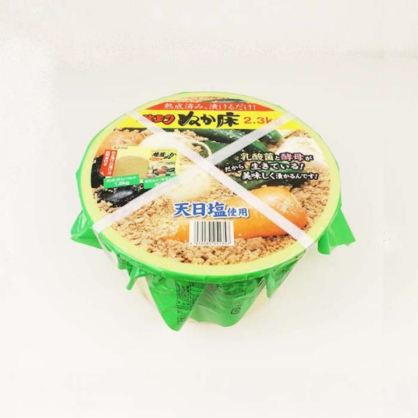 品目：仕上がりぬか床 2.3kg〇名称：ぬか床〇原材料名/原産地名熟成ぬか床米ぬか、食塩／調味料（アミノ酸等）、酒精、焼ミョウバン補充ぬか（味付け椎茸ぬか）米ぬか、食塩、貝粉、米麹、椎茸粉〇内容量：熟成ぬか床：1.8kg　補充ぬか：500g...