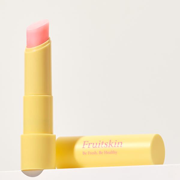 VEGAN Fruitskin生気ピンクリップバター　薄いピンクカラーで自然な生き生き感を与えます。1日中しっとりして栄養たっぷりのリップ保湿ケア　ビタミンＣたっぷりのローズヒップエキスとドラゴンフルーツエキスが乾燥した唇をしっとりと優しく...