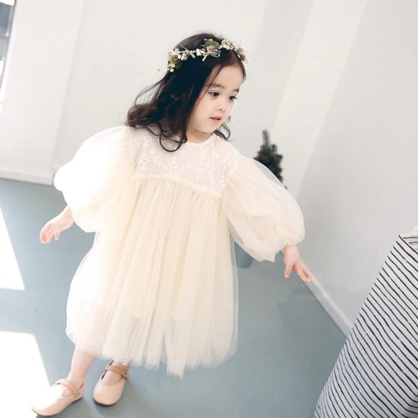 ※ヘアアクセは付いておりません。ワンピースのみのお届けになります。ボリュームのあるチュールがかわいいワンピースです。落ち着いたオフホワイトが上品です。ハーフバースデー、お誕生日などのイベントや結婚式などのフォーマルなシーンにもおすすめです。...