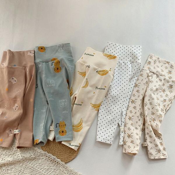 足元のポンポンがとてもかわいいベビー・キッズ用のタイツです。ウエストは伸縮性のあるゴム仕様なので、お着替え、オムツ替えも負担なく着脱が簡単です。足先まですっぽりと包み込んでくれて防寒対策としても！男の子にも女の子にも男女兼用でお使い頂けます...