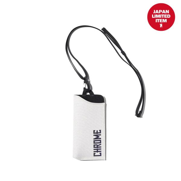 サングラスの収納/持ち運びに最適なポーチ。耐久性の高い素材を使用し、衝撃からサングラスを守ります。CHROMEらしいクイックリリースベルトやリフレクティロゴが特徴的。SIZE(外寸) W9 x H17(cm)WEIGHT(重量) 0.04 ...