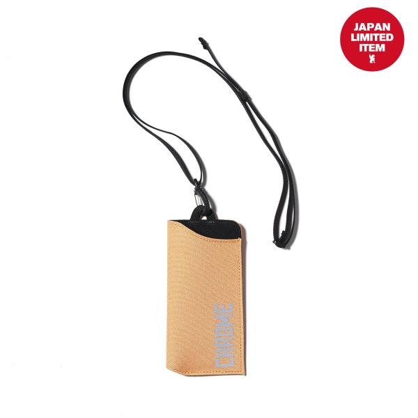 サングラスの収納/持ち運びに最適なポーチ。耐久性の高い素材を使用し、衝撃からサングラスを守ります。CHROMEらしいクイックリリースベルトやリフレクティロゴが特徴的。SIZE(外寸) W9 x H17(cm)WEIGHT(重量) 0.04 ...