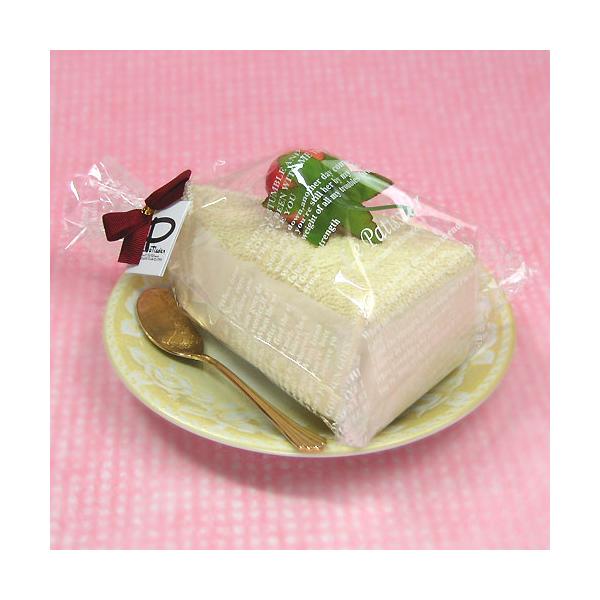 タオルのケーキ / 三角いちごショートケーキ プレゼント 誕生日 贈り物 記念品 結婚式 引き出物 パーティー 雑貨