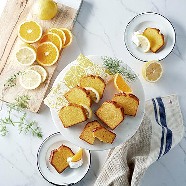 【商品内容】●レモンケーキ×3、オレンジケーキ×2●アレルゲン：卵 乳 小麦 オレンジ 大豆 アーモンド●原産国：日本●化粧箱入●箱サイズ：19.5×13.0×5.2cm●箱重量：232.0g●宅配温度区分：常温●賞味期限：(製造より)約3...