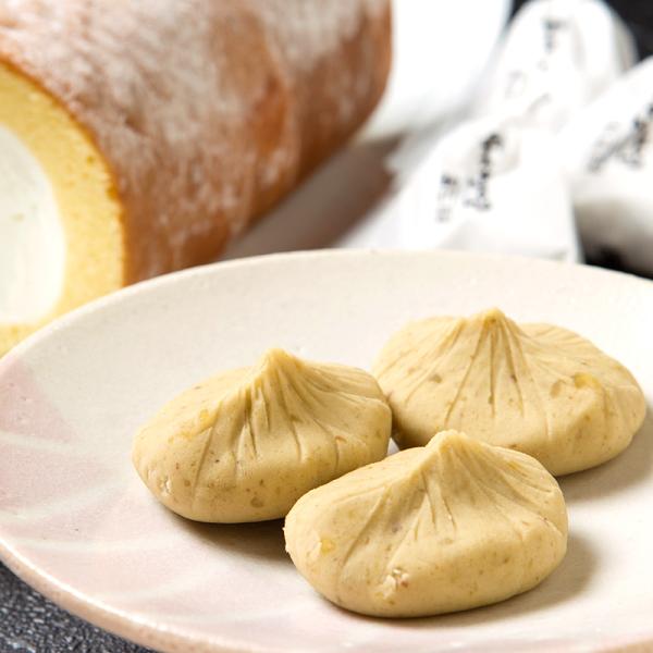 ほんのりラム酒の香る食べ飽きないあっさりクリームがぎっしり詰まったスーパースターロールと、原材料は国産栗とお砂糖のみ。和栗ならではの上品で芳醇な風味をお楽しみいただける、栗きんとんのセットです。商品名/新杵堂 スーパースターロール&amp;...