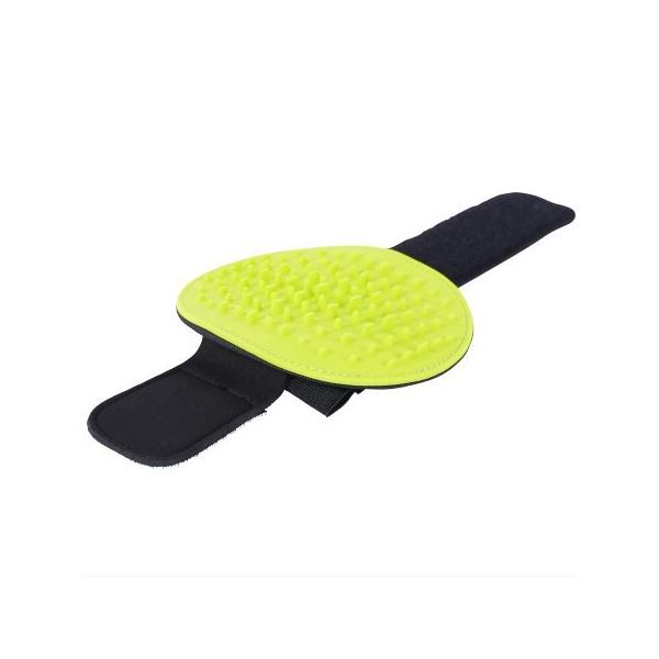 製品名：2Way ラバーブラシ＆スクラッチャー型番：PZ13665JANコード：4979007136653メーカ：PLATZ（プラッツ）材　質：シリコン、ネオプレンゴム、ポリエステルサイズ：高さ 5.7cm× 幅 14.5cm× 奥行 11...