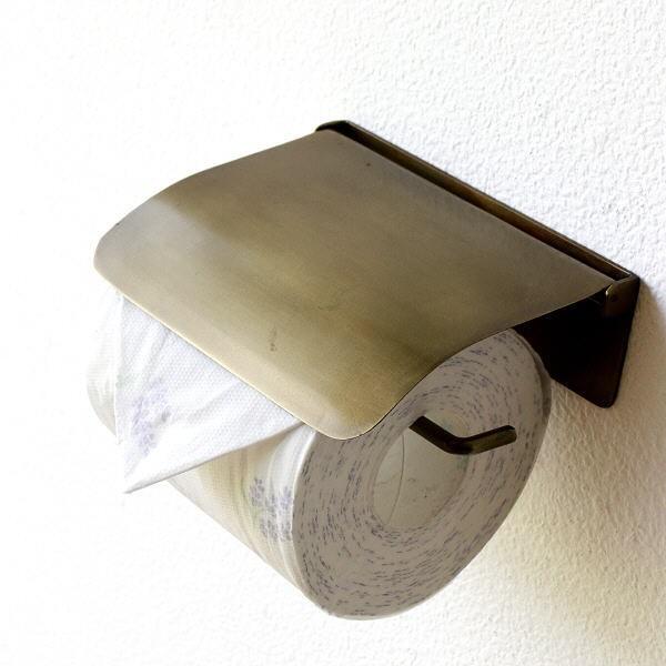 アンティークな雰囲気のシンプルなデザインのペーパーホルダーオシャレに輝く重厚感のあるアイテムはちょっとこだわりのトイレ空間に似合いそうです商品名 ： アイアンペーパーホルダー AG商品番号 ： cle0919全体サイズ(cm) ： 幅15×...