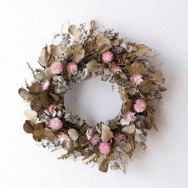 プリザーブドフラワーとドライフラワーを組み合わせたナチュラルなリース自然素材ならではの優しく控えめな色合いや温かみがインテリアのテイストを問わずスッと馴染んでくれますとても軽いので設置も楽々玄関ドアやサニタリーに飾れば小さな模様替え＆気分転...