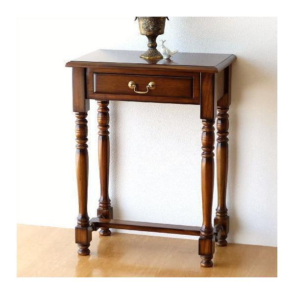 クラシックで上品な雰囲気ただようヨーロピアンな家具の世界一緒に置いたり飾ったりする小物もいっそう上品な印象を与えますこちらは電話台や花台として最適なコンソールテーブルです引き出しも付いていて電話帳やメモ、ペンなど仕舞って置けますリビングのワ...