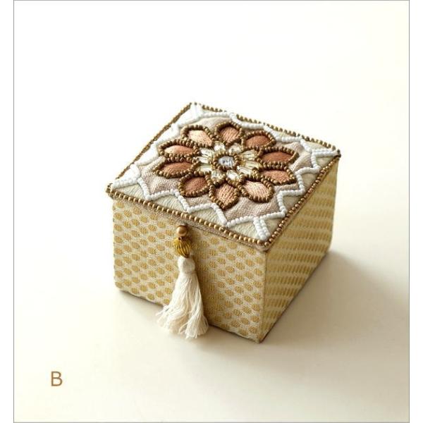 アクセサリーボックス ふた付き 小物入れ 刺繍 ビーズ 手作り アクセサリーボックス ふた付き 小物入れ 刺繍 ビーズ おしゃれ かわいい エレガント 小物ケース アクセサリーケース ビーズ刺繍スクエアボックス 3タイプ 代購幫