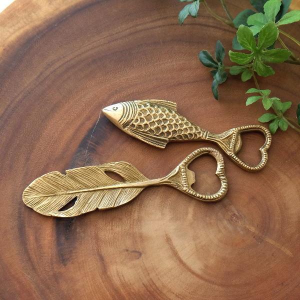栓抜き おしゃれ オープナー インテリア 雑貨 真鍮 オブジェ フィッシュ フェザー キッチン 型押し模様 プレゼント ブラスオープナー M 2タイプ Kan3952 ギギリビング 通販 Yahoo ショッピング