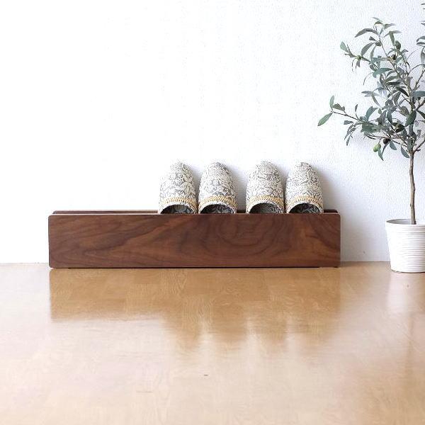 日々の暮らしの中で、癒しを求め気持ちよく使える、モノ作りの提案がコンセプト天然オイルで仕上げたこだわりの木の雑貨たちは長く愛着を持って使えるアイテムです厚みのある天然木ウォールナット材が存在感抜群のスリッパラックは底板が無いので埃が溜まらず...