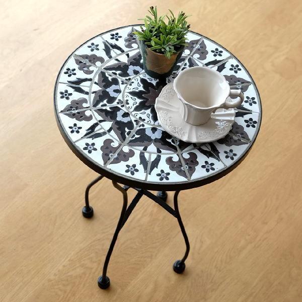 ガーデンテーブル タイル おしゃれ かわいい アイアン 円形 丸型 ガーデン 丸テーブル お庭 エクステリア ベランダ テラス 花台 モザイクタイルのミニテーブル Sik30 ギギリビング 通販 Yahoo ショッピング