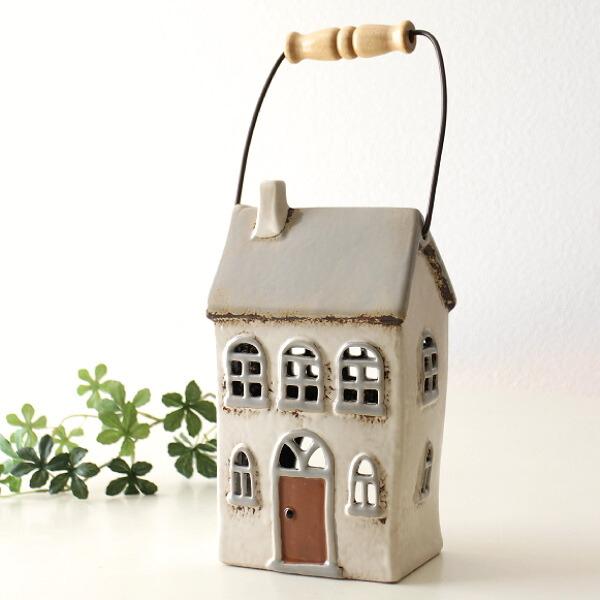 陶器のノスタルジックなハウスはカラフルなカラーの組み合わせとフォルムがヨーロッパの牧歌的な風景を思わせる可愛いデザイン不均一な窓の大きさやちょっぴり曲がったラインが絵本から飛び出してきたような優しい雰囲気を醸し出しています市販のLEDキャン...
