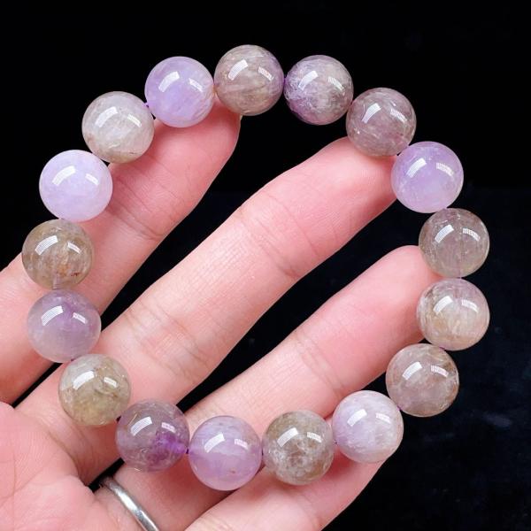PROME 天然石 一点物 母体となるアメジストに23種の鉱物が集まっ