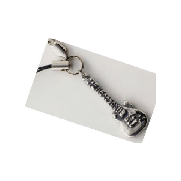 １から作るのが難しい形でも、型に純銀粘土を詰めるだけで簡単に作ることができるシリコン製の型です。型を変形させたり、粘土が柔らかいうちに変形させて自由に造形を楽しめます。ペンダントトップとして、タカの顔はいかがでしょうか？