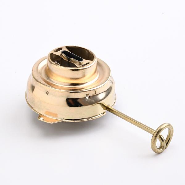 タンクの爪におさまりが悪い（緩い、きつい）場合はドライバーなどで調整（狭める、広げる）などして調整してください。