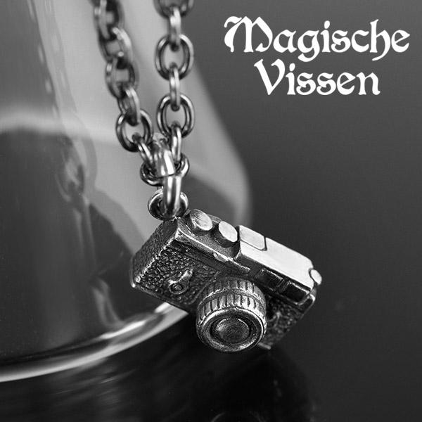 MagischeVissen（マジェスフィッセン） カメラ ペンダント シルバー