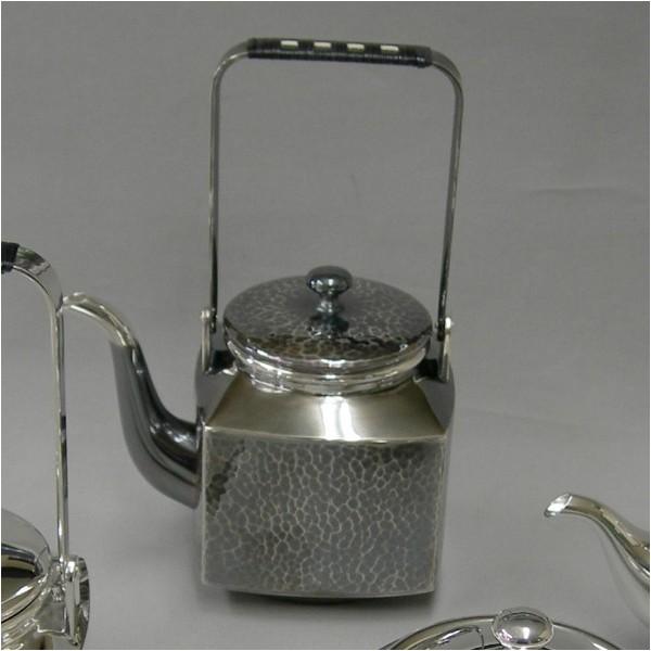 日本製 一守堂 純銀・湯沸し500cc・四方形・槌目・いぶし銀(重量580g