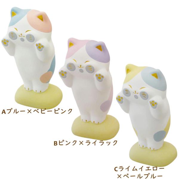 むぎゅっとした顔と手が可愛らしい、ぺったり猫です。透明なガラス面に飾ってください。窓やパーテーション越しにこっちを見つめる姿に癒されます。クリアPケース入りなのでそのまま飾ることも出来ます。パステルカラーがとってもキュートで、並べてお飾り頂...