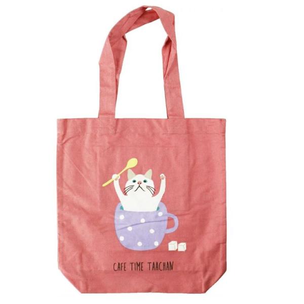 ターチャンが可愛い、大きくて軽いA4トートバッグ。商品名はA4トートバッグですが、実物はA4よりずっと大きなサイズです。　薄手の生地なので、畳んで旅行やお買い物のサブバッグにも便利です!!裏面は無地です。Size：約39×38×10cm素材...