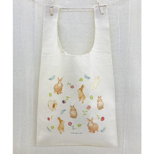かわいいウサギさんたちが描かれているかわいいエコバックです♪毎日のちょっとした買い物にピッタリのエコバッグ！コンパクトなので、いつもバッグの中に入れて持ち歩けます!!ウサギ好きの方へのプレゼントにも♪Size：約横30×縦35(持ち手含52...