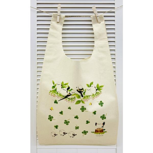 ブルーベリーの花と小さなシマエナガちゃんたちが描かれているかわいいエコバックです♪毎日のちょっとした買い物にピッタリのエコバッグ！コンパクトなので、いつもバッグの中に入れて持ち歩けます!!ことり好きの方へのプレゼントにも♪Size：約横30...