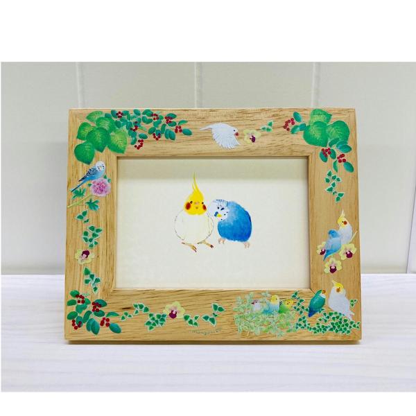 フォトフレーム☆森のことりたち♪♪葉っぱや植物に囲まれたことりたちに癒されるボタニカルテイストのフォトフレームです♪うちの子のお気に入りの写真を入れたり大好きなイラストを入れたり♪♪かわいいフォトフレームがあるとお部屋にいる時間も楽しくなり...