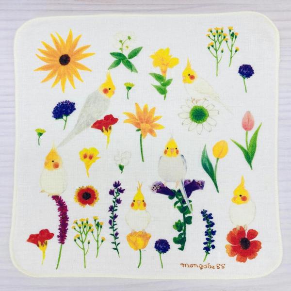 お花にちょこんと乗っているオカメちゃんがとってもかわいいハンカチです♪ボタニカルテイストのお花たちも綺麗で素敵です!!表ガーゼ・裏パイルのハンカチなので吸水性がよいのが嬉しいポイントです♪とり好きさんへのプレゼントにも喜ばれると思います♪S...